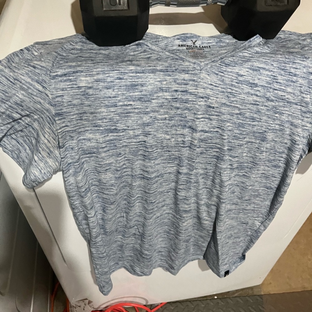 M American Eagle active T-shirt